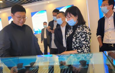 市政協(xié)副主席、市工商聯(lián)主席唐世云到寶泰隆走訪調(diào)研