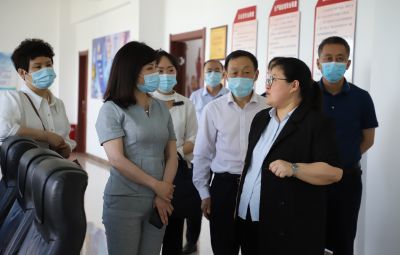 市政協(xié)副主席，市工商聯(lián)主席唐世云蒞臨寶泰隆開展石墨烯新材料專題調(diào)研座談